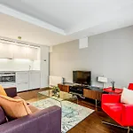 Modern 1Br Flat Near Monument Station, London!