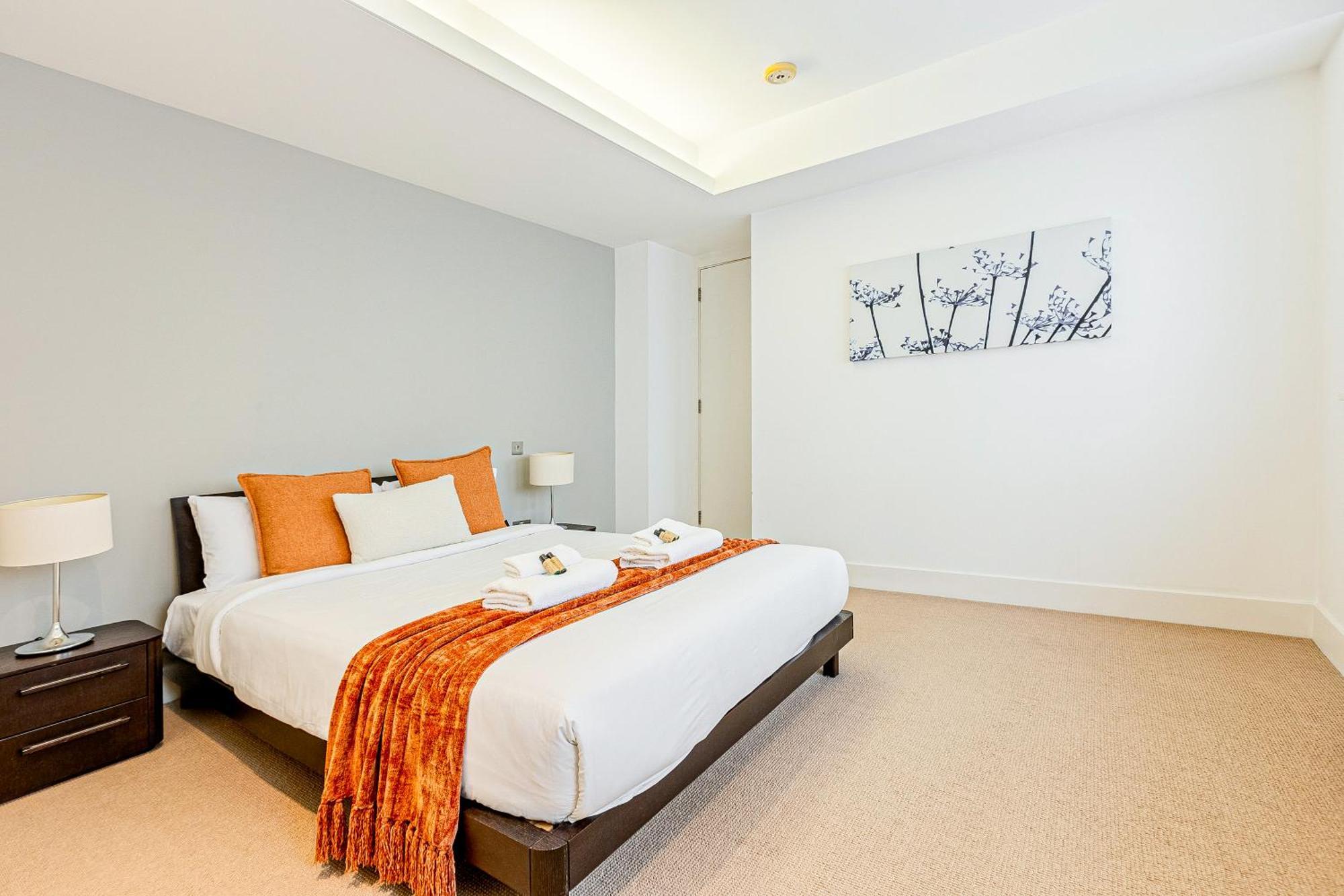 Modern 1br Flat Near Monument Station, London!